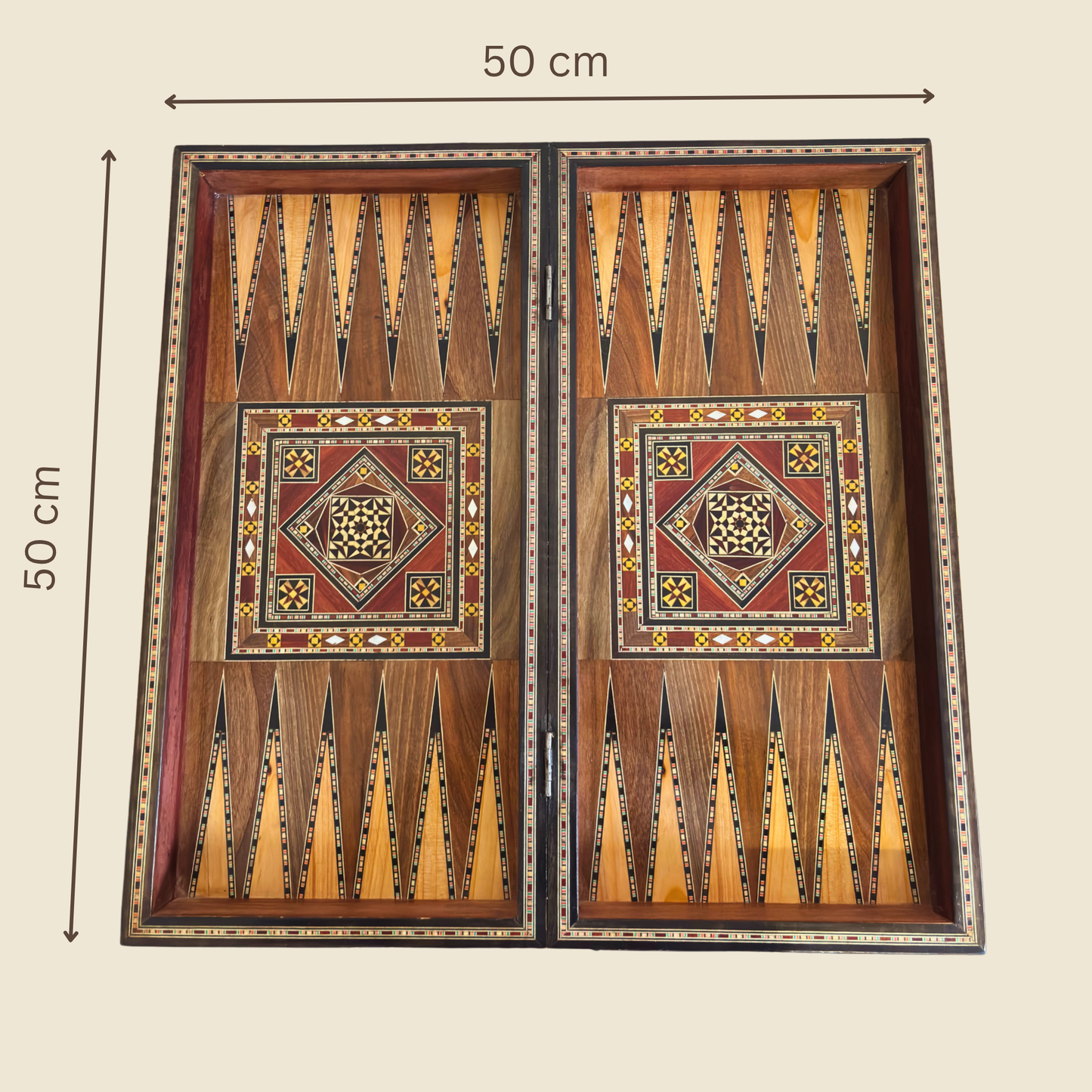 Mesa de Backgammon y Ajedrez Damasquina Hecha a Mano por Gaby Al Dayeh – Obra Maestra con Nácar