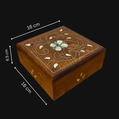 صندوق دمشقي فاخر – تطعيم بالصدف وبراعة المشغل العربي