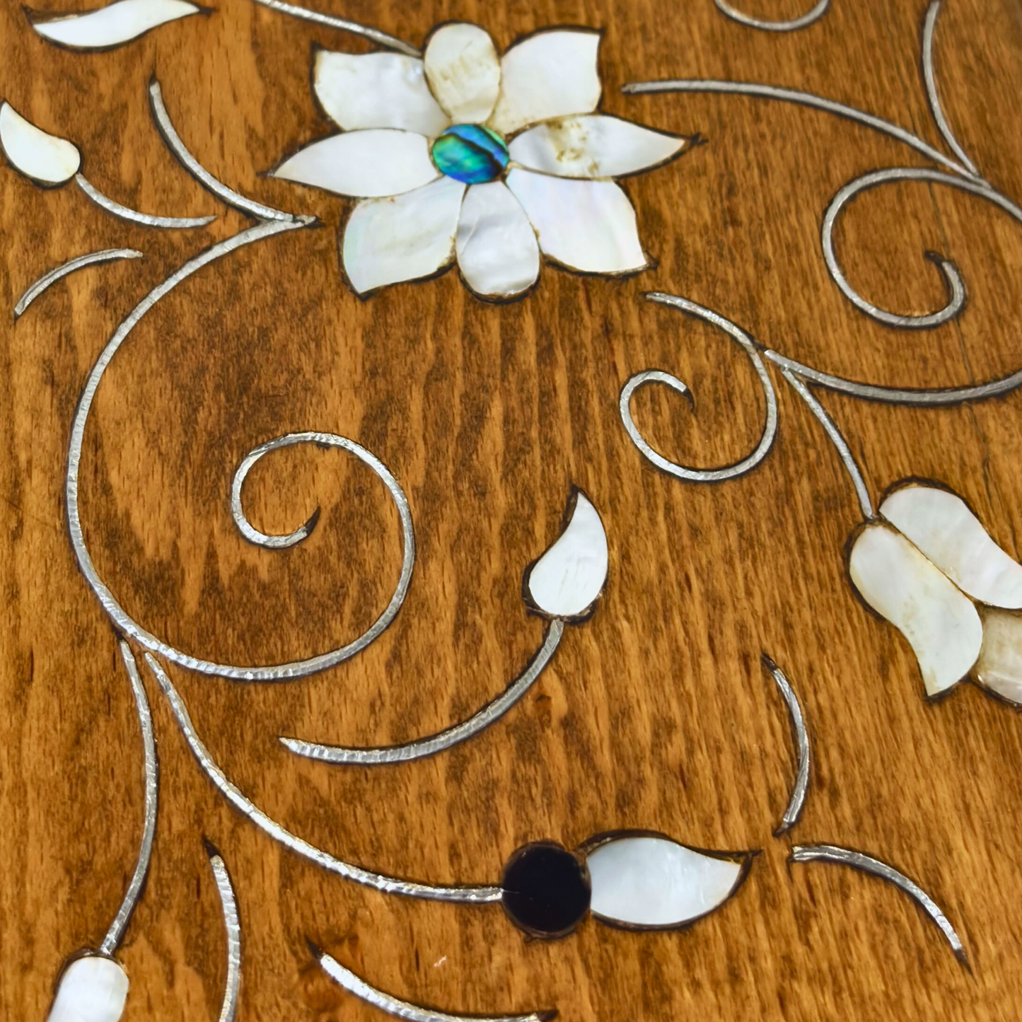 El Yapımı Şam Lüks Kutusu – Sedef & Kadife Zarafeti