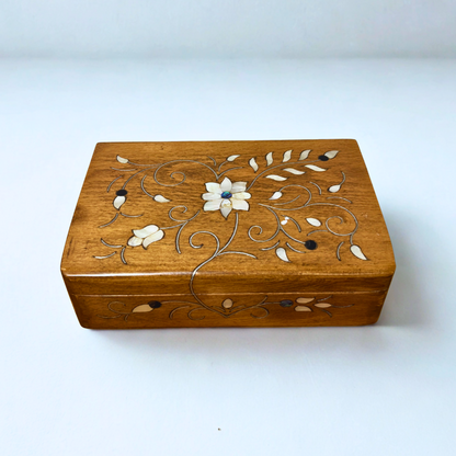 El Yapımı Şam Lüks Kutusu – Sedef & Kadife Zarafeti