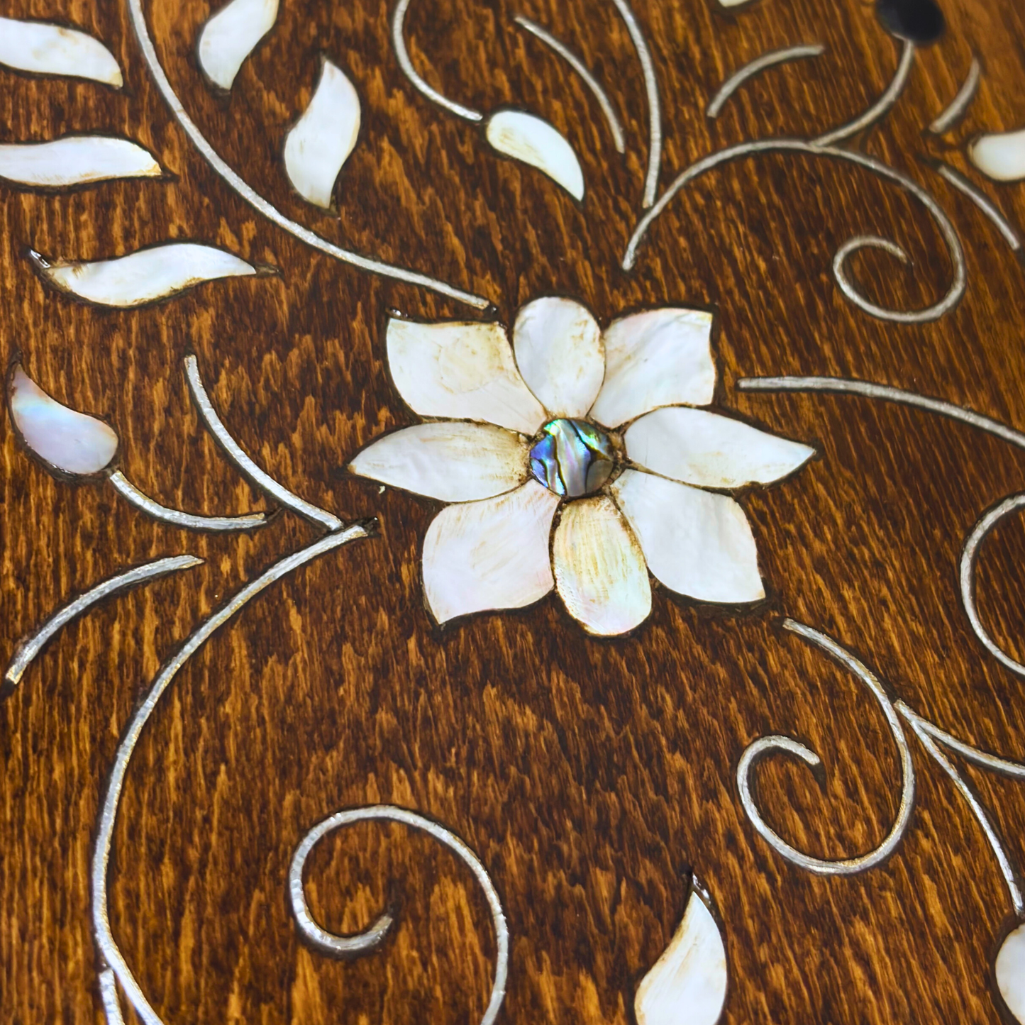 El Yapımı Şam Lüks Kutusu – Sedef & Kadife Zarafeti