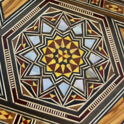 Handgefertigte Mosaik-Schatulle aus Damaskus – Perlmutt & Samt
