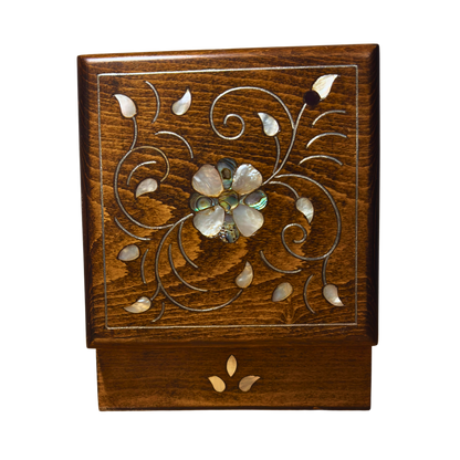 صندوق دمشقي فاخر – تطعيم بالصدف وبراعة المشغل العربي