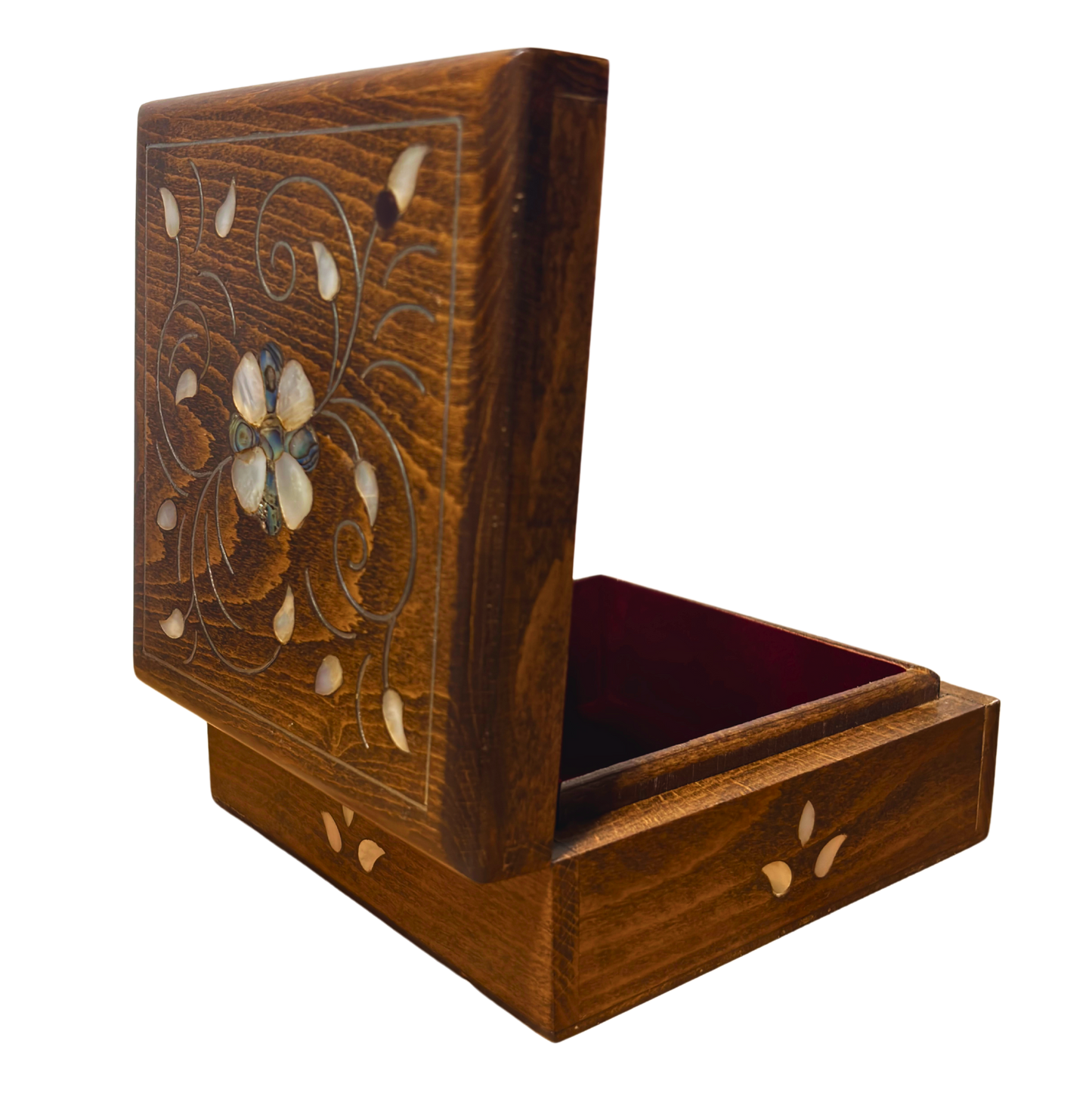 صندوق دمشقي فاخر – تطعيم بالصدف وبراعة المشغل العربي