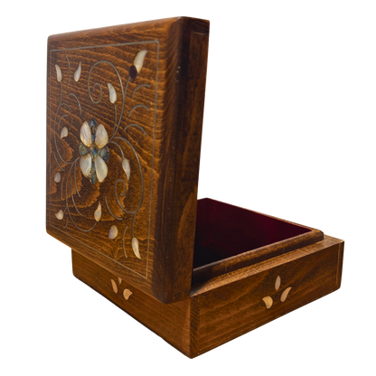 صندوق دمشقي فاخر – تطعيم بالصدف وبراعة المشغل العربي