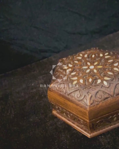 Luksusowa Ręcznie Rzeźbiona Szkatułka z Damaszku – Masa Perłowa & Aksamit